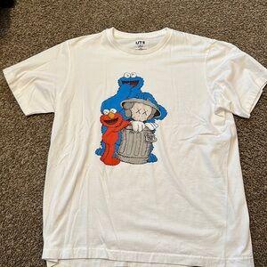 Uniqlo Kaws Sesame Street Cookie Monster Elmo Tee Sz XL